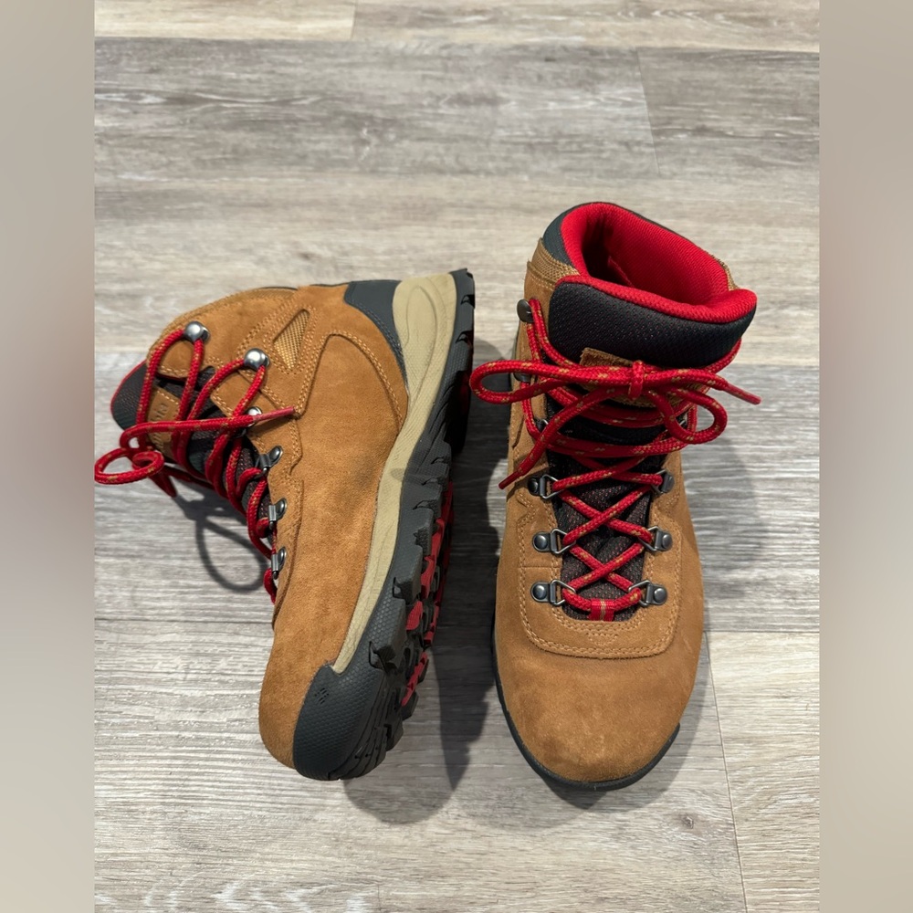 Columbia Brown Suede Hiking Boots with Red Accents - Picture 3 of 12